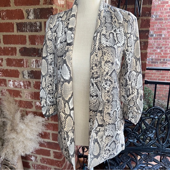 The Limited Women's Size XS Open Front Lightweight 3/4 Sleeve Cardigan NWT - Picture 1 of 11